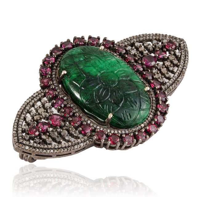 Vintage Style Ornate 20 Ct Handcarved Emerald Ruby & Diamond Christmas Brooch Pendant For Sale - Image 4 of 15