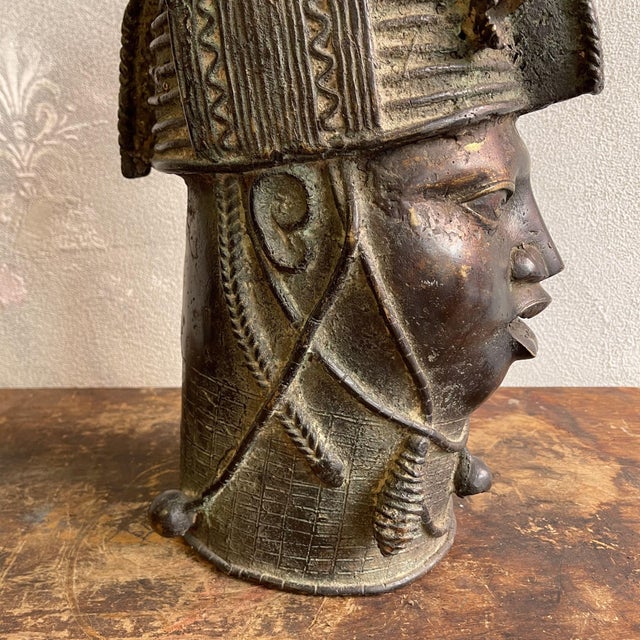 Lost-Wax Head of a Yoruba Oba from the Benin Kingdom, 1950s, Bronze For Sale - Image 6 of 14