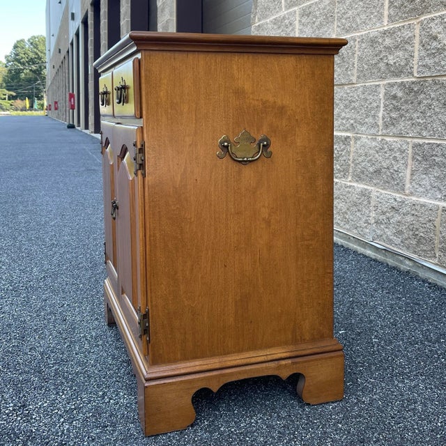 Camel Vintage Ethan Allen by Baumritter American Traditional Heirloom Solid Maple Governor's Cabinet (10-9003) For Sale - Image 8 of 12