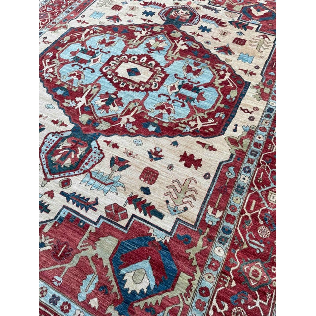 Mid 20th Century Hand Knotted Heriz Design Wool Rug in Red and Ivory – 271x354 Cm (9x11.6 Ft) For Sale - Image 4 of 18