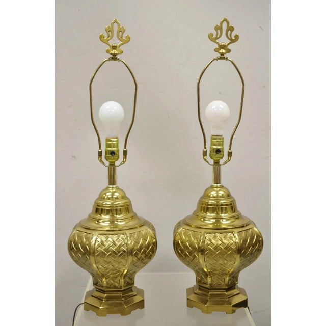 Mid 20th Century Vintage Hollywood Regency Brass Woven Basket Basketweave Table Lamps - A Pair For Sale - Image 5 of 10