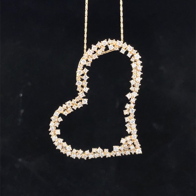 14k Yellow Gold 2.30 Carats Natural Diamond Heart Necklace For Sale - Image 4 of 13