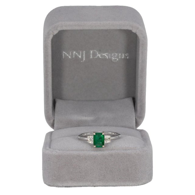 Modern Zambian Emerald Ring With Earth-Mined Diamond Accents: Solid 14k Gold, Size 6.75 For Sale - Image 3 of 9