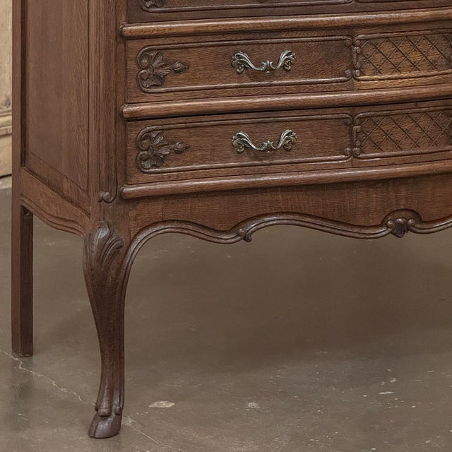 Country French Régence Style Chest of Drawers ~ Commode With Cabriole Legs For Sale - Image 9 of 18