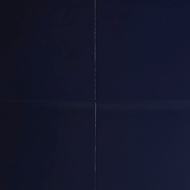 Contemporary Schumacher Glossed Vellum Wallpaper in Navy For Sale - Image 3 of 3