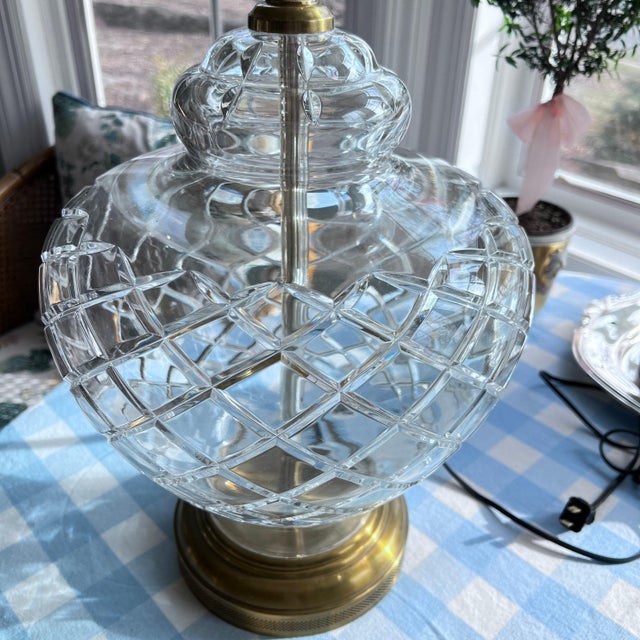 Mid-Century Modern Vintage Wildwood crystal table lamp // Cut crystal lamp // high end designer lighting // vintage luxury lighting // accent lamp For Sale - Image 3 of 10