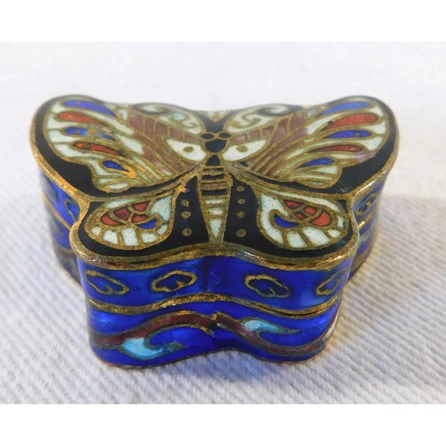 Small Vintage Chinese Cloisonne Butterfly Enamel & Brass Pill Box Holder For Sale - Image 4 of 6