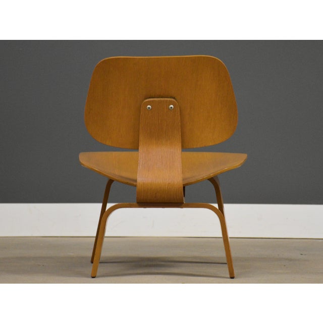 Early LCW Oak Lounge Chair by Charles and Ray Eames for Herman Miller For Sale In Boston - Image 6 of 11