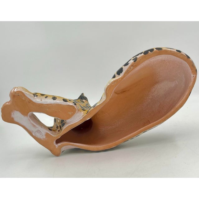 Tan Mid 20th Century Hollywood Regency Glazed Terracotta Italian Leopard or Cheetah Statue Figurine Reclining For Sale - Image 8 of 11
