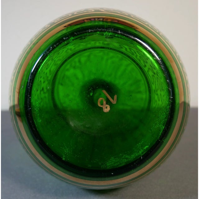 Green Vintage Mid 20th Century Bohemian Emerald Green Glass Wurmlinien Decorated Roses Floral Motif Decanter With Large Faceted Pointed Stopper For Sale - Image 8 of 10