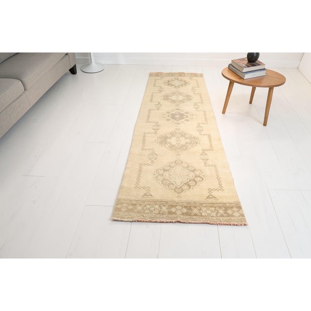 Textile 1960s Neutral Geometric Anatolian Runner For Sale - Image 7 of 10