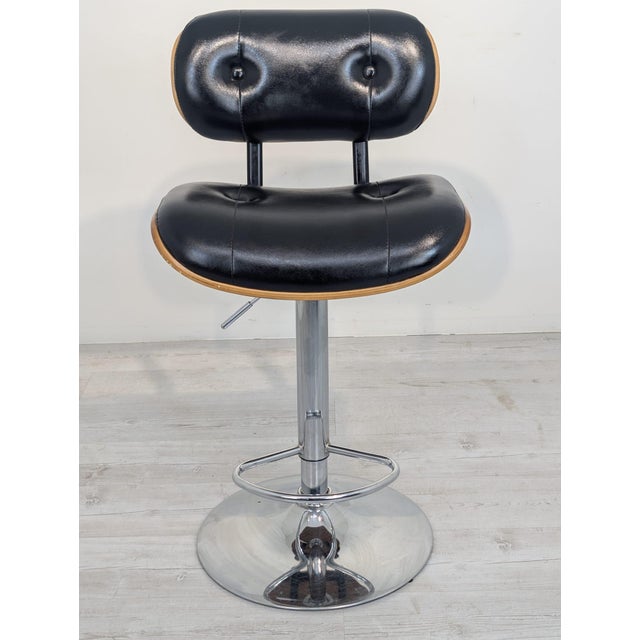 Vintage Swivel Bar Stool, 1960s For Sale - Image 4 of 16
