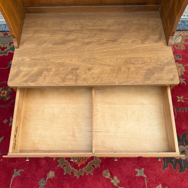 Vintage Ethan Allen American Traditional Heirloom Nutmeg Maple 2 Piece Wall Unit / Bookcase For Sale In Philadelphia - Image 6 of 17