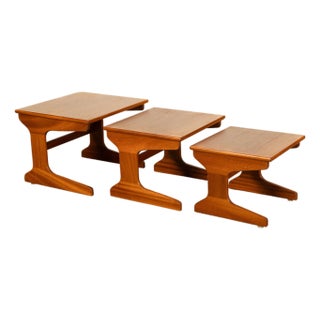Set of Three Danish Mid Century Modern Teak Nesting Side Coffee Tables 1960s For Sale