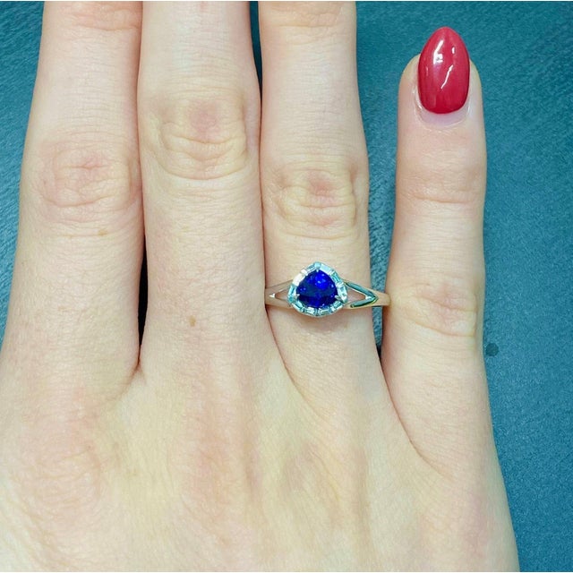 Modern 1.3ct Sapphire Ring With Diamond Accents: Solid 14k Gold, Trillion Cut 5x6mm, Size 6.75 For Sale - Image 3 of 6