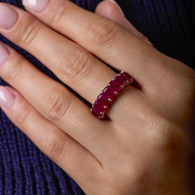 This extraordinary contemporary eternity band is a bold and luxurious expression of color, precision, and refined...