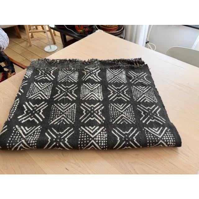 Vintage African Bogolan Mudcloth Handwoven Cotton Panel 64" X 43" For Sale In New York - Image 6 of 10