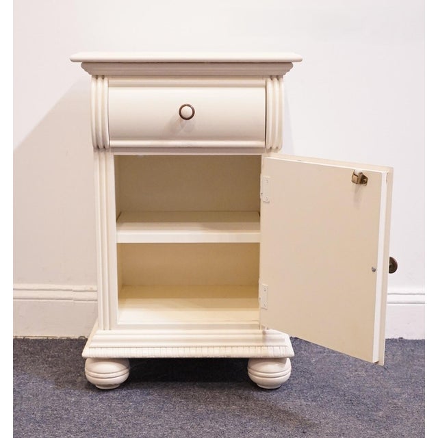 Late 20th Century Lexington Furniture Off White Painted Traditional Victorian Style 18" Cabinet Nightstand 509-623 For Sale - Image 5 of 15
