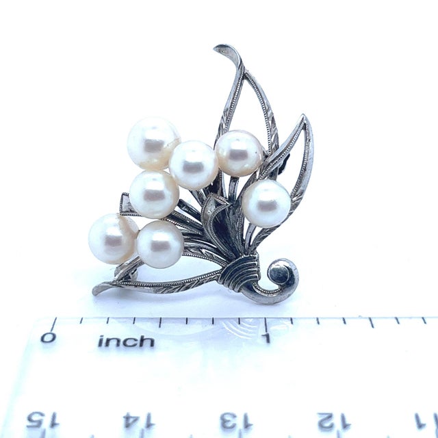 Japanese 1990s Mikimoto Estate Akoya Pearl Brooch Pin Sterling Silver For Sale - Image 3 of 7