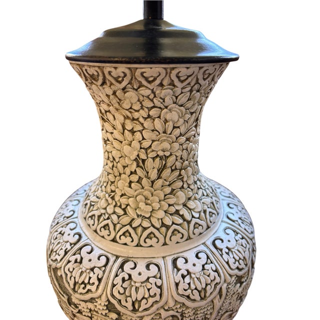 Chinoiserie Vintage Asian Chinoiserie Relief-Carved Table Lamp With Pleated Shade For Sale - Image 3 of 7