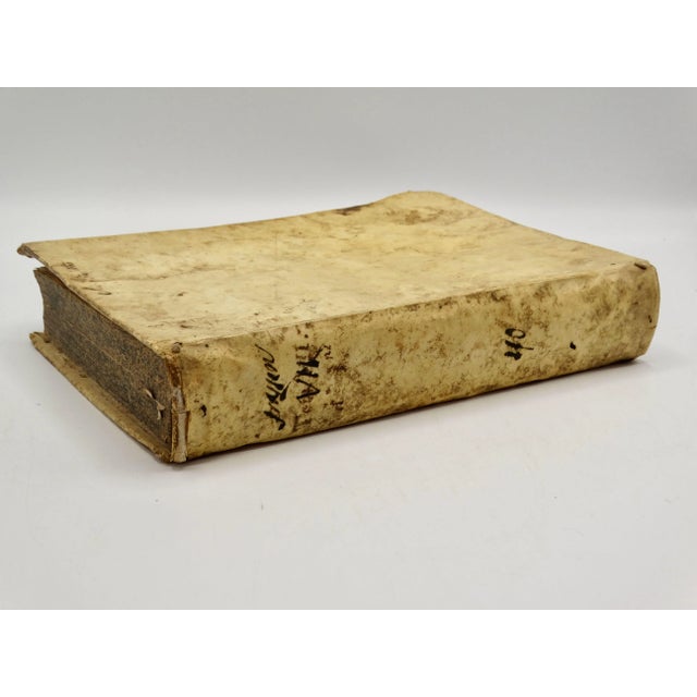 Cream 18th-Century Italian Vellum Volume Book For Sale - Image 8 of 8