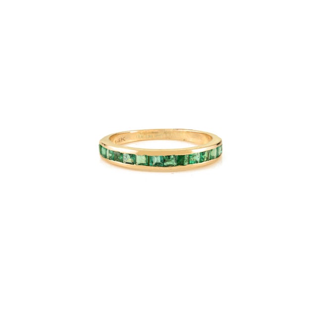 14k Yellow Gold Channel Set Square Emerald Band Ring Size 6 Gifts for the Hostess For Sale - Image 4 of 14