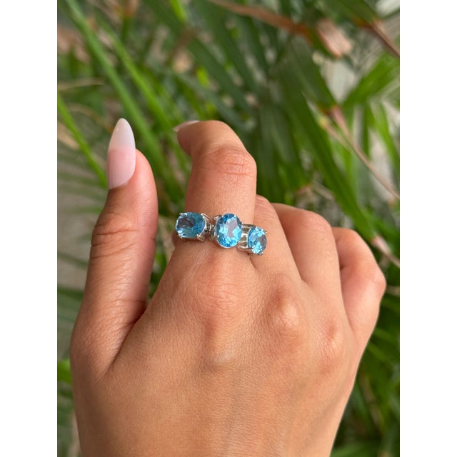 Antique Three Stone 6.69 Carat Faceted Blue Topaz Ring in 925 Solid Silver - Size 8 For Sale - Image 6 of 11