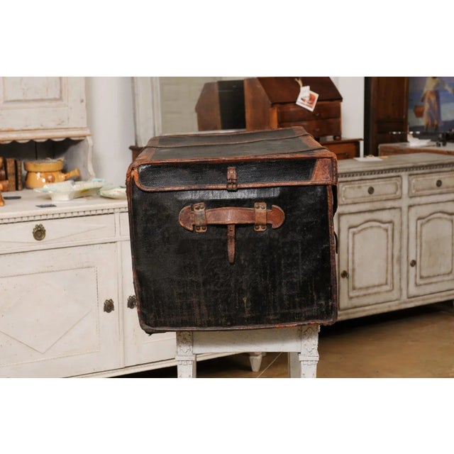 Auburn French 1890s Brown and Black Travel Trunk with Leather Straps and Aged Patina For Sale - Image 8 of 13