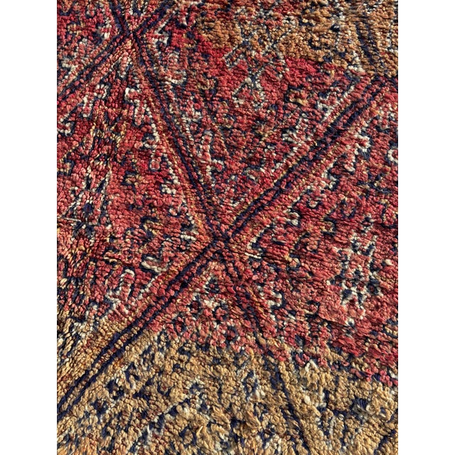 Vintage Moroccan Boujad Rug – Handwoven Wool Carpet For Sale - Image 11 of 13