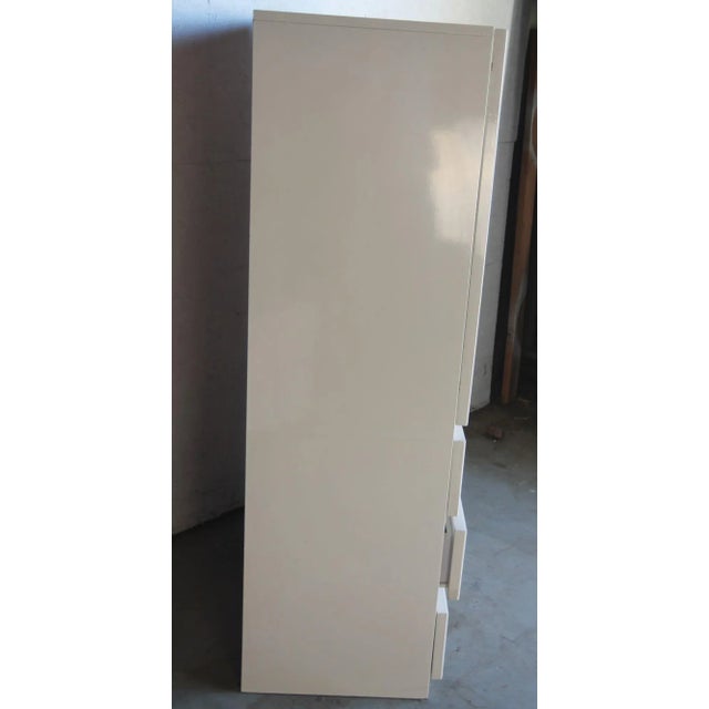 1970s White Lacquered Bedroom Entertainment Center With 3 Draws Attributed to Milo Baughman For Sale - Image 4 of 7