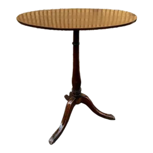 Antique Queen Anne Style Mahogany Oval Side Lamp Table