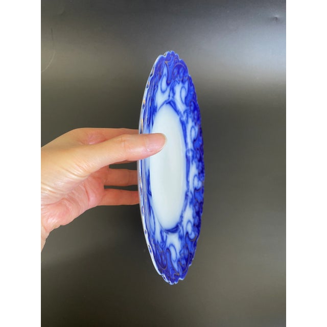 1900 - 1909 Antique Henry Alcock Delamere Flow Blue Dinner Plate With Gold Accents For Sale - Image 5 of 9
