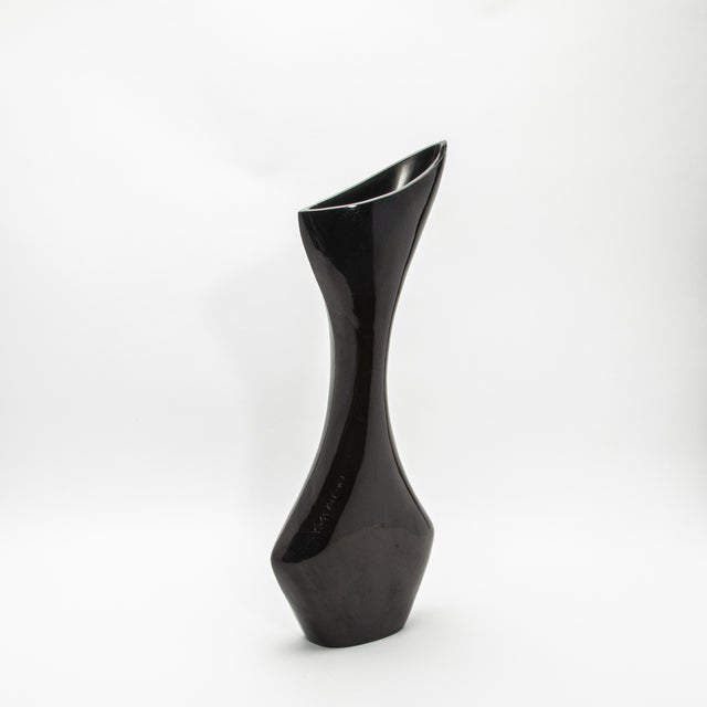 Modern Sculptural Vase in Black Shell by R&y Augousti For Sale In Los Angeles - Image 6 of 7