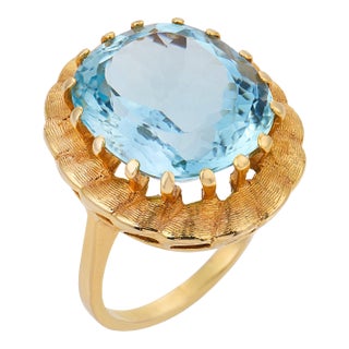 Vintage 14.00 Carat Aquamarine 14k Yellow Gold Cocktail Ring, Size 9.5 For Sale