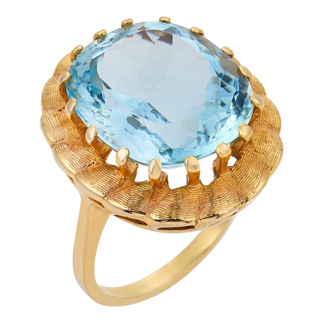 Vintage 14.00 Carat Aquamarine 14k Yellow Gold Cocktail Ring, Size 9.5 For Sale