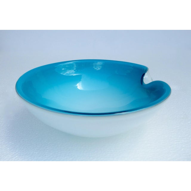 Mid-Century Modern C.1960's Italian Alfredo Barbini Hand-Blown Murano Catchall, Decorative Bowl - Cerulean Blue Azure With White Outer Casing For Sale - Image 3 of 13