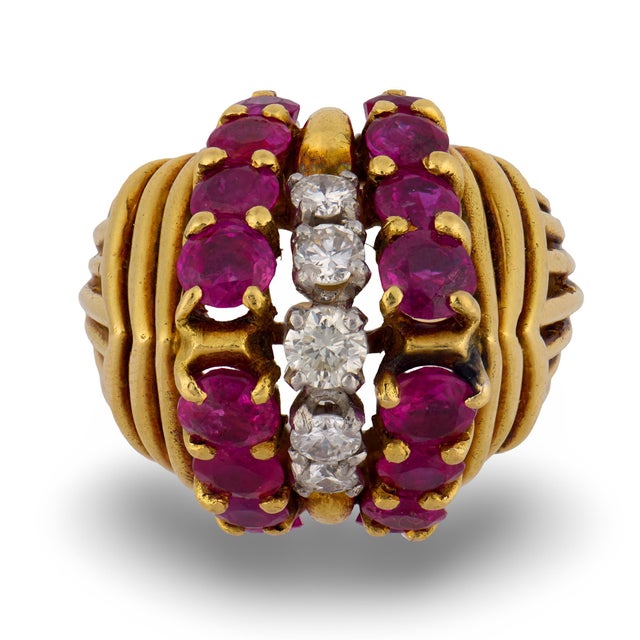 Contemporary Vintage 3.20 Carat Ruby Diamond 18k Yellow Gold Cocktail Ring, Size 5 For Sale - Image 3 of 6