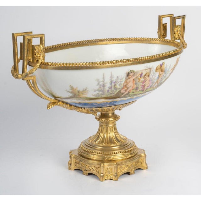 Centerpiece Bowl in Paris Porcelain and Gilt Bronze, 19th Century For Sale - Image 6 of 12