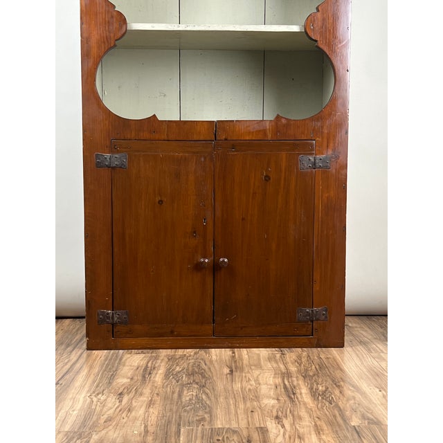 Traditional Antique Mid Atlantic Country Pine Cupboard C. Early 19th Century For Sale - Image 3 of 11