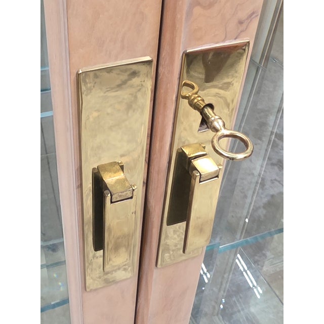 Mid 20th Century Pair of Vintage Drexel Heritage Olive Burl Wood and Glass Display Cabinets For Sale - Image 5 of 12