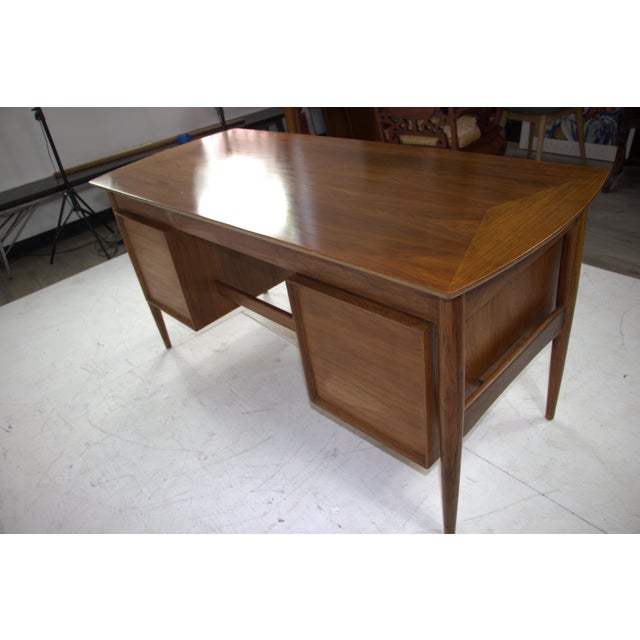 Ramseur Furniture Company 1960's Mid Century Modern Desk For Sale - Image 4 of 11