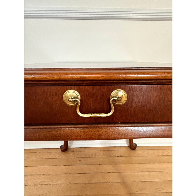 Vintage 1992 Hickory Chair Mahogany Queen Anne Side Table For Sale In New York - Image 6 of 11