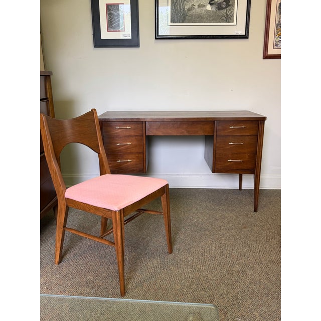 ✨ ✨ Just in: a true Mid-Century Modern icon. ✨ Vintage early 1960s Danish-style desk and chair by Broyhill Furniture⁠￼...