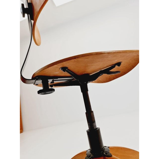 Vintage Bauhaus Swivel Office Chair in Wood by Böhler, 1940s For Sale - Image 6 of 11