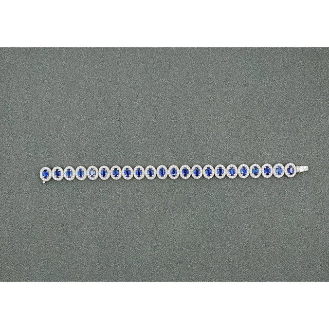 12.40 Ct Natural Ceylon Sapphire & Diamond Bracelet For Sale - Image 4 of 5