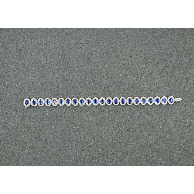 16.29 Ct Natural Ceylon Sapphire & Diamond Bracelet For Sale - Image 4 of 5