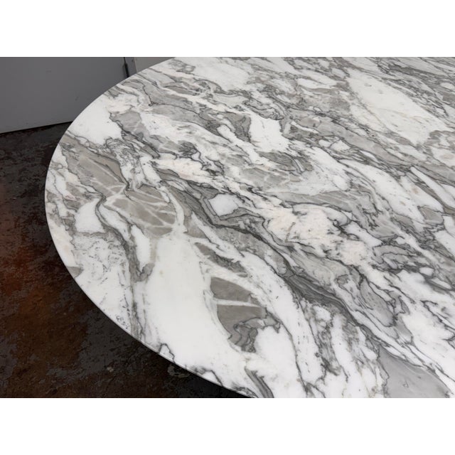Metal Eero Saarinen for Knoll Studio Arabescato Marble Dining Table, 60 Inch For Sale - Image 7 of 12