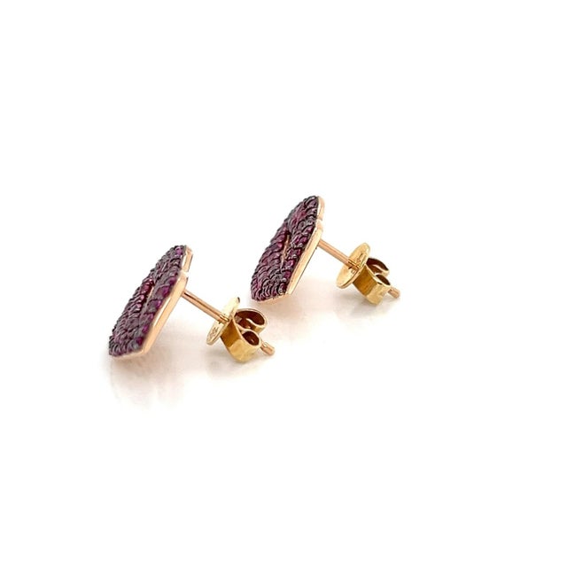 Crafted with precision, these Sydney Evan 14k rose gold stud earrings boast a playful yet chic design, featuring ruby lips...