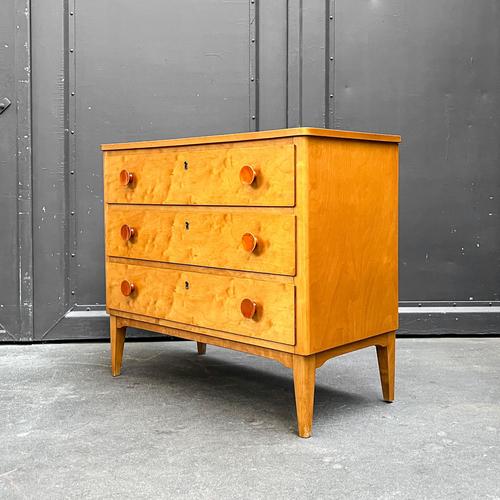 Mid-Century Modern Chest of Drawers in Birch For Sale - Image 3 of 15