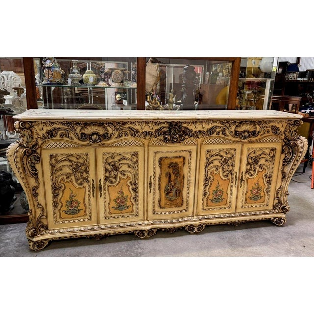 Venetian Louis XV Curved Sideboard in Lacquered, Painted and Gilded Wood, 1890s For Sale - Image 5 of 6